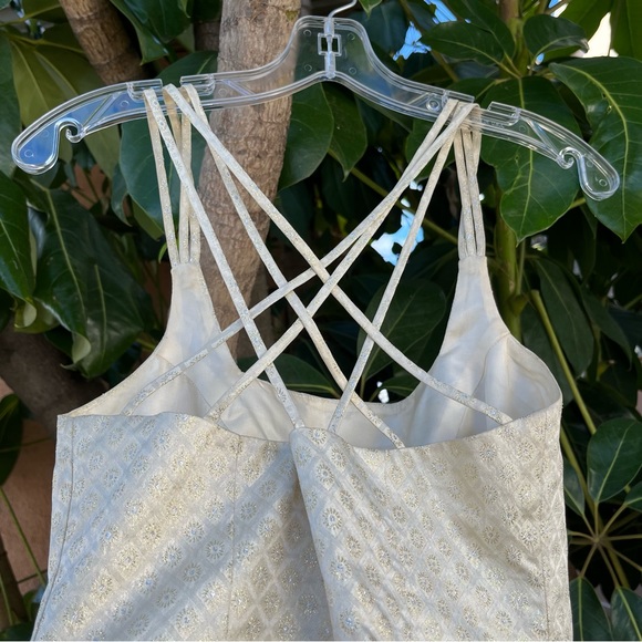 Vintage Beautiful top with intricate details - Picture 6 of 9